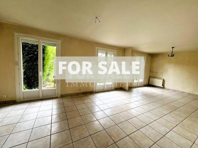 Traditional House with Garden