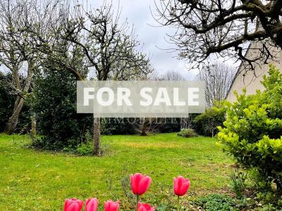 Traditional House with Garden