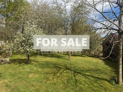 Detached Country House with Landscaped Garden