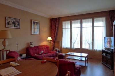 Apartment With Terrace in Bourgeois Building