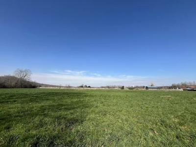 Manor House With Outbuildings with Private Access To The River