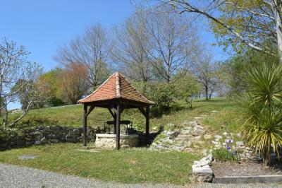 Farmhouse with Guest House, Pool & Mountain Views