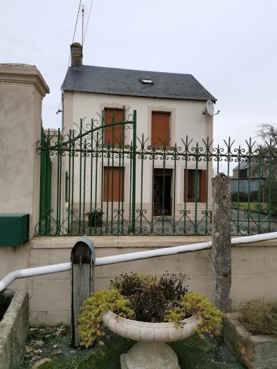 SLD02573 - Under Offer with Cle France