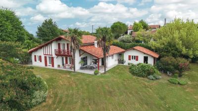Architect Designed House With Pool And Breathtaking Views