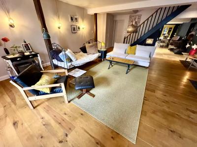 Stylish Town House With Spacious Courtyard