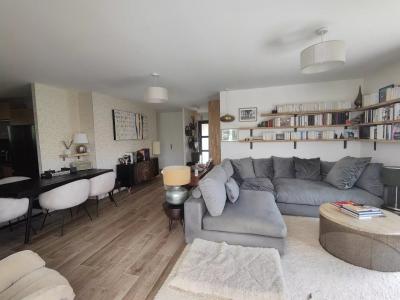 Beautiful Detached House With Pool And Garden