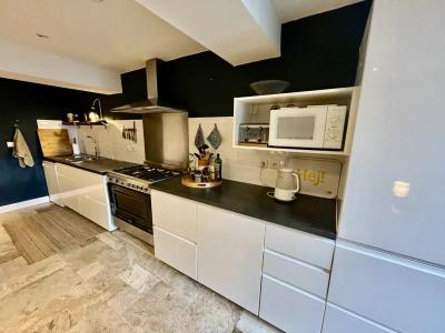 Stylish Town House With Spacious Courtyard