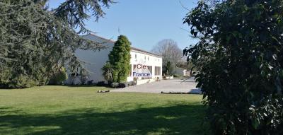 A Rouffiac, Jolie Propriete Avec Parc De 9000ma