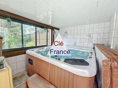 Detached Country House with Swimming Pool