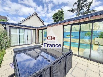 Detached Country House with Swimming Pool