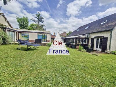 Detached Country House with Swimming Pool