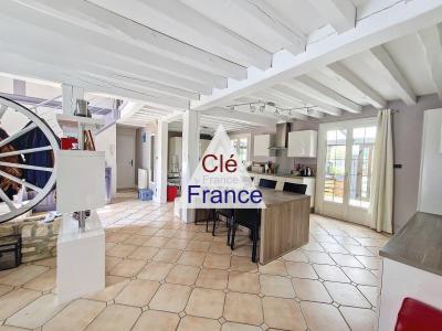 Detached Country House with Swimming Pool
