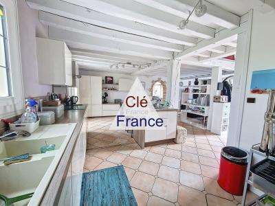 Detached Country House with Swimming Pool