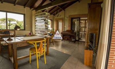 Sur Les Hauteurs De Moissac - Belle Villa D\'architecte De Plain-pied Avec Piscine -i Terrasses -vu