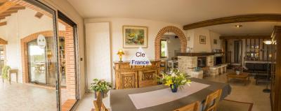 Sur Les Hauteurs De Moissac - Belle Villa D\'architecte De Plain-pied Avec Piscine -i Terrasses -vu