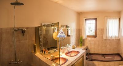 Sur Les Hauteurs De Moissac - Belle Villa D\'architecte De Plain-pied Avec Piscine -i Terrasses -vu