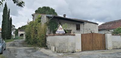 Jolie Maison En Pierre Offrant De Nombreuses Possibilites