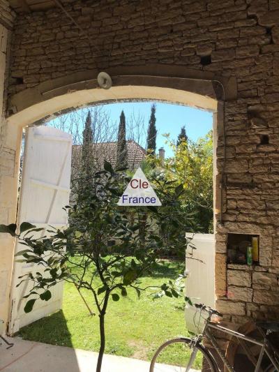 Jolie Maison En Pierre Offrant De Nombreuses Possibilites