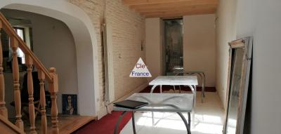 Jolie Maison En Pierre Offrant De Nombreuses Possibilites