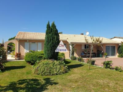 Detached Villa with Swimming Pool