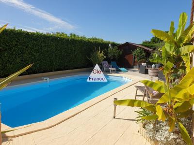 Detached Villa with Swimming Pool