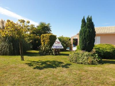 Detached Villa with Swimming Pool