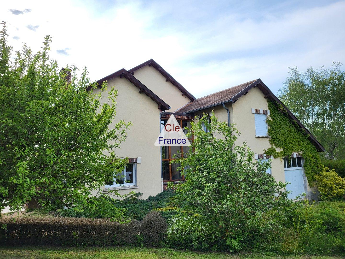 Main Photo of a 5 bedroom  House for sale