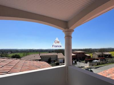 Detached Villa with Annexe Apartment with Garden