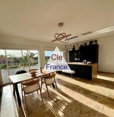 Detached Villa with Annexe Apartment with Garden