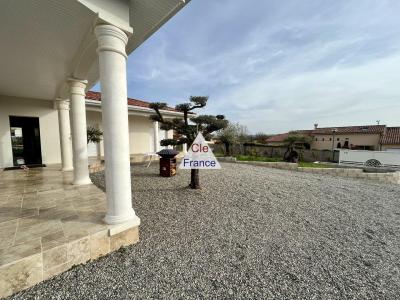 Detached Villa with Annexe Apartment with Garden