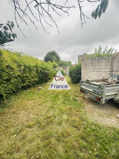 Prettty Semi-Detached House with Garden