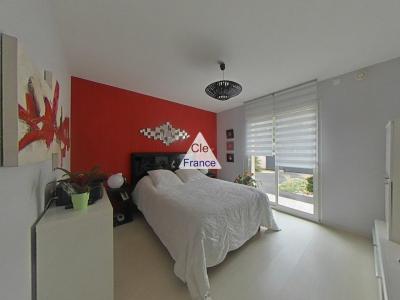 Detached House with Garden
