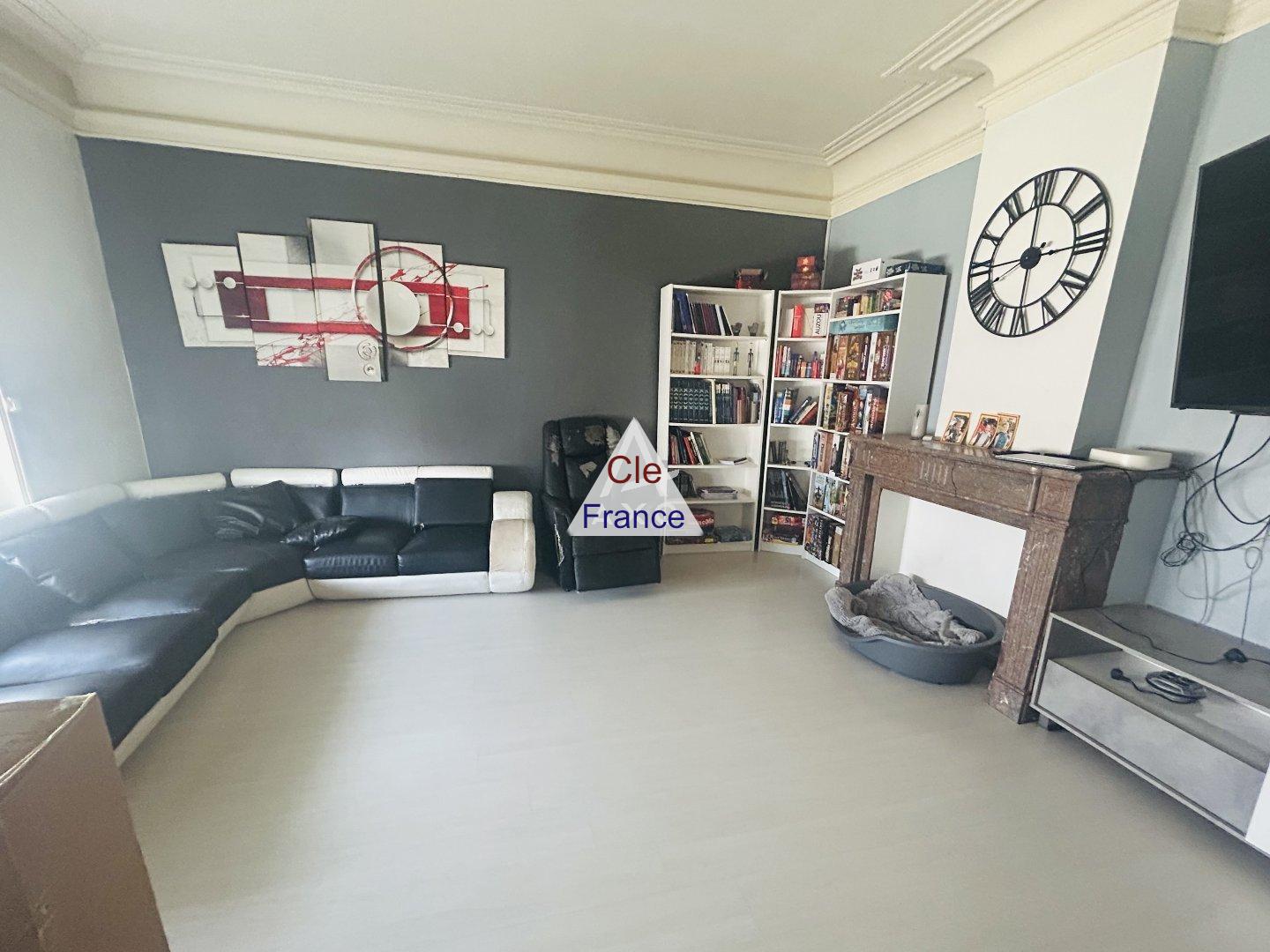 Main Photo of a 6 bedroom  House for sale