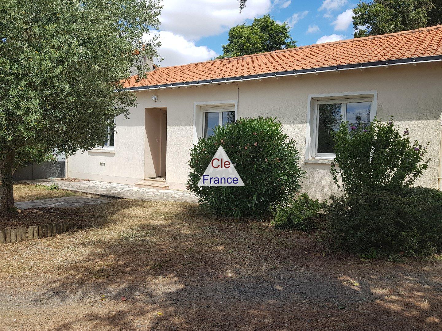 Main Photo of a 3 bedroom  House for sale