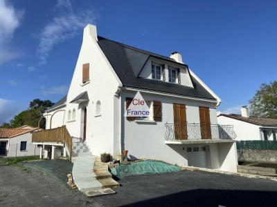 Detached House with Garden