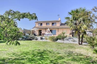 Detached Villa With Swimming Pool