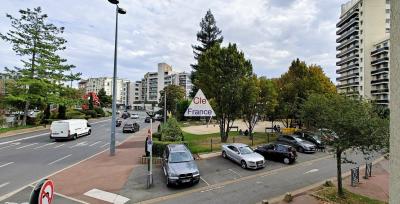 Apartment with Balcony Near to Paris