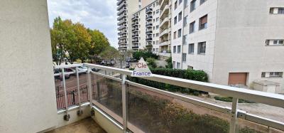 Apartment with Balcony Near to Paris