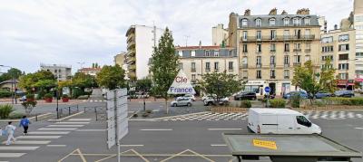 Apartment with Balcony Near to Paris