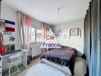 Detached House with Landscaped Garden