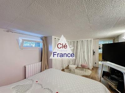 Detached House with Landscaped Garden