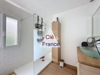 Detached House with Landscaped Garden