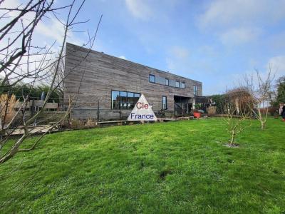 Uber Contemporary House with Garden