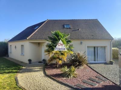 Detached House with Garden and Garages