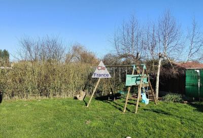 Detached House with Garden and Garages