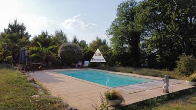 Detached Country House with Swimming Pool