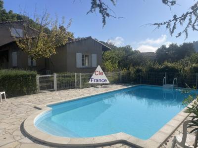 Detached Villa with Swimming Pool