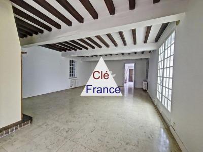 Large Family Home in a Haven of Peace Location