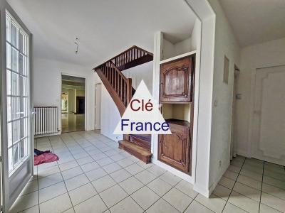Large Family Home in a Haven of Peace Location