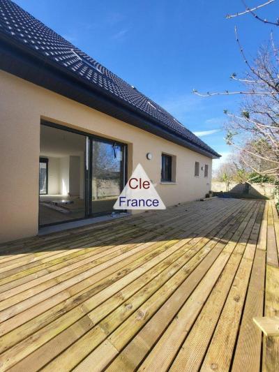 Modern Detached House Close to the Ports